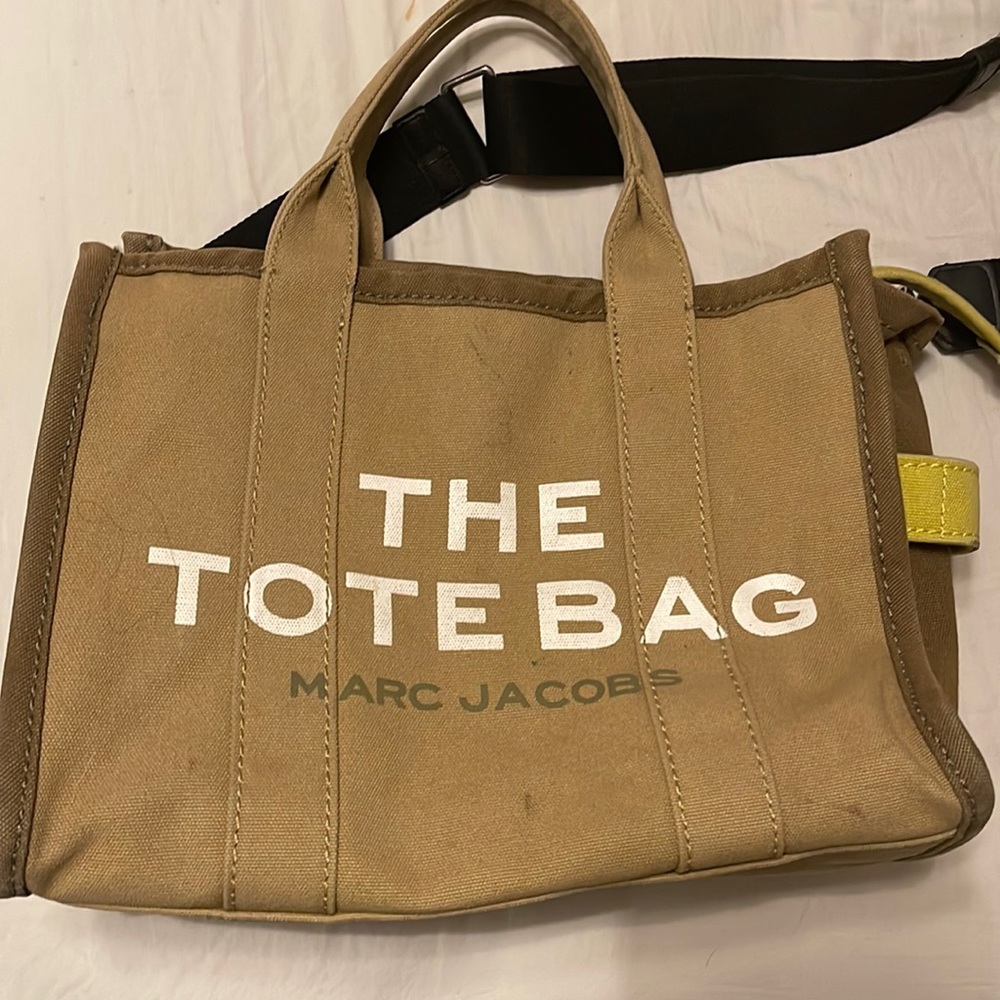 Medium size Marc Jacobs the tote bag used condition